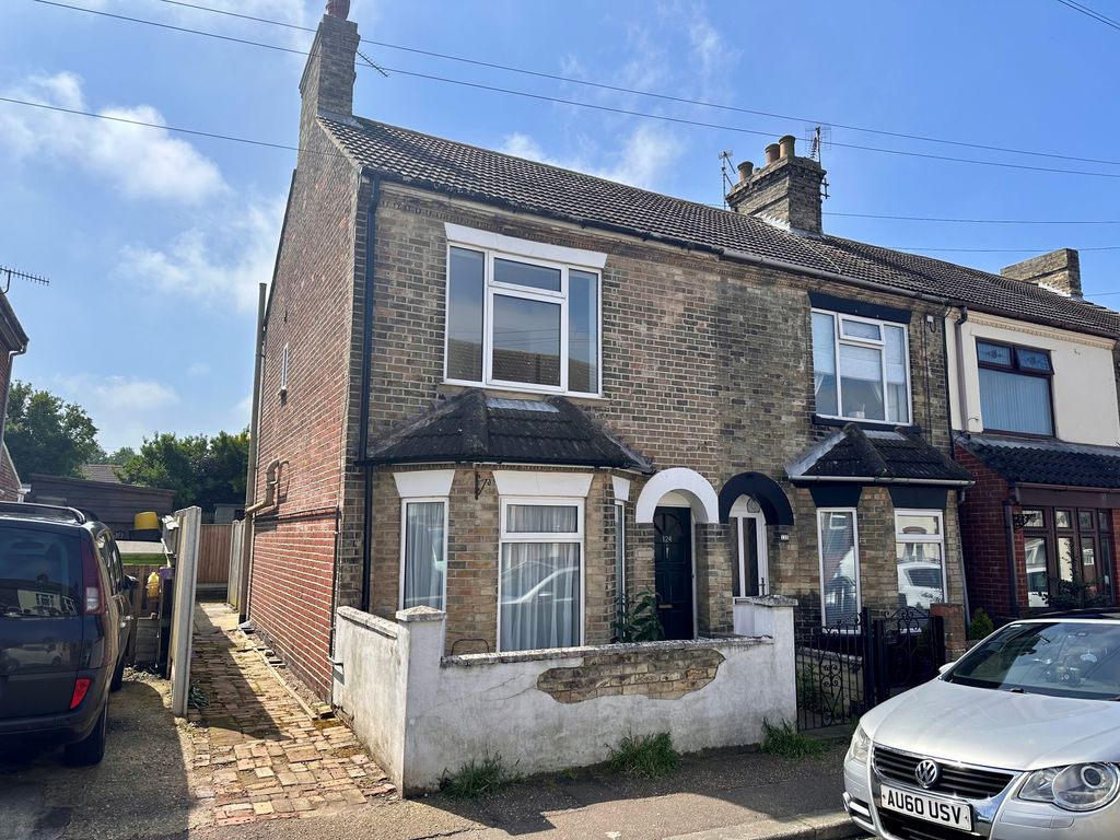 3 bed end terrace house for sale in Trafalgar Road West, Gorleston
