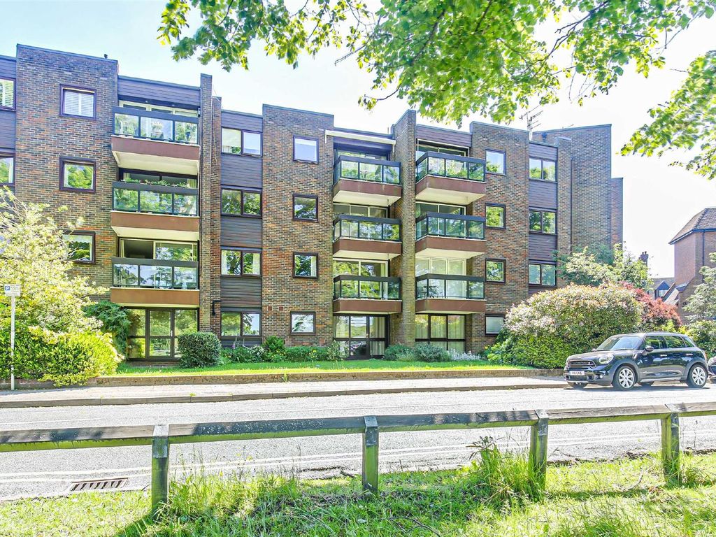 2 bed flat to rent in Oakleigh Court, Church Lane, Oxted RH8 Zoopla