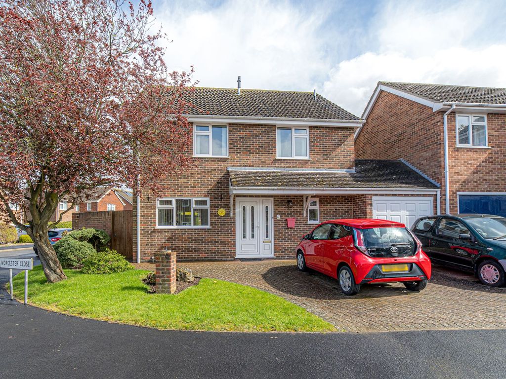 3 bed linkdetached house for sale in Worcester Close, Faversham ME13