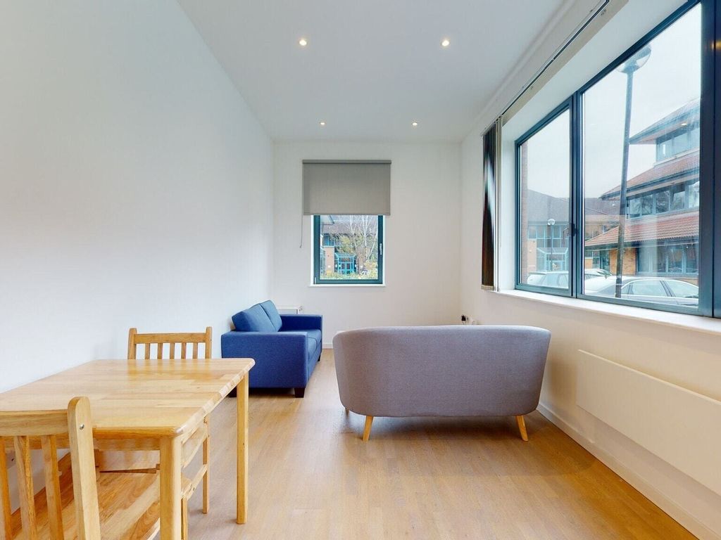 1 bed flat to rent in Riverbank Way, Brentford TW8, £1,692 pcm Zoopla