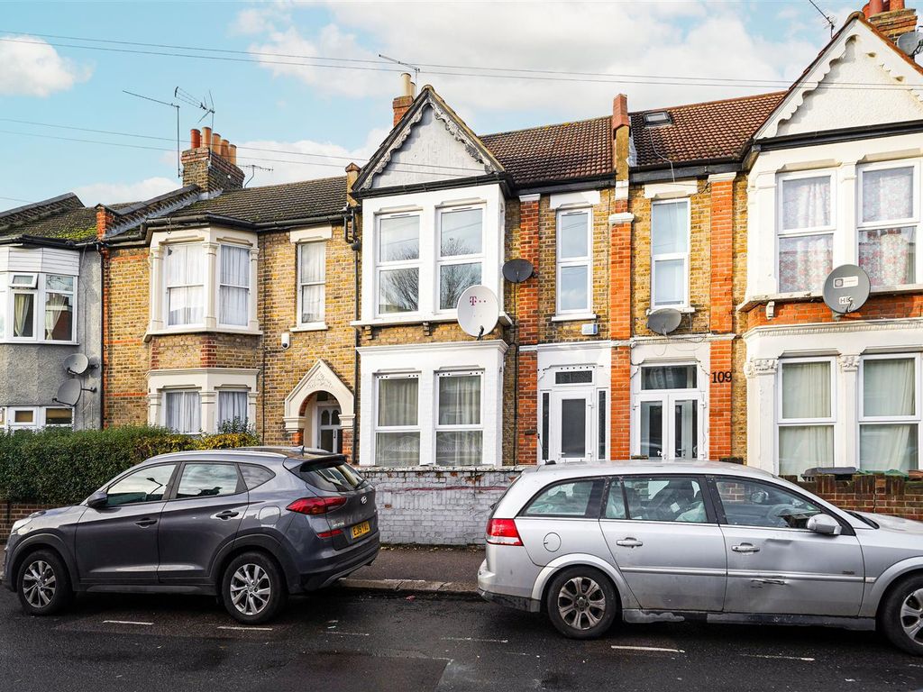 4 bed terraced house to rent in Spruce Hills Road, London E17, £2,350