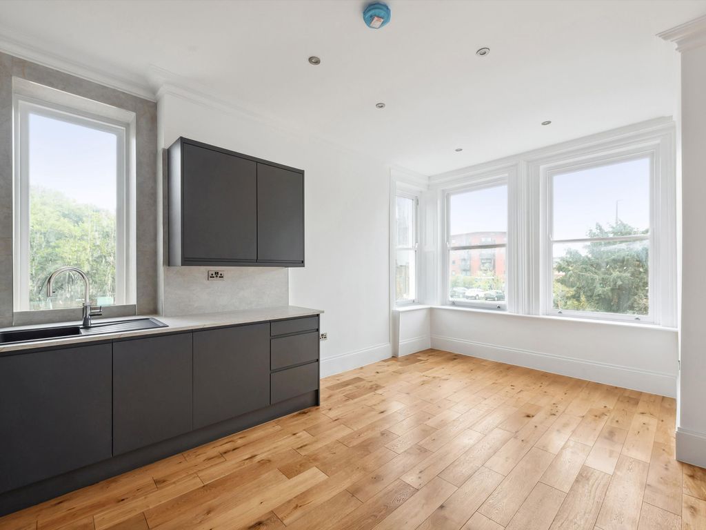 1 bed flat to rent in Kilburn Lane, London W10., £2,102 pcm Zoopla