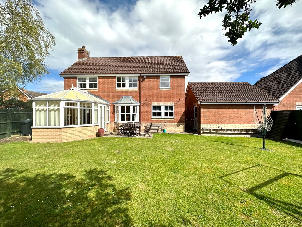 4 bed detached house for sale in Monks Lode, Didcot, Oxfordshire OX11