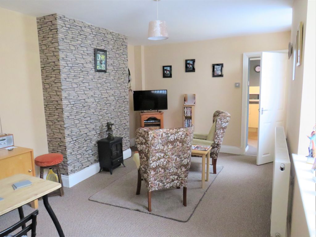 2 bed flat for sale in Barry Road, Barry CF63 Zoopla