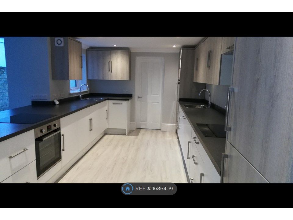 4 bed semidetached house to rent in Burntwood Lane, London SW17, £