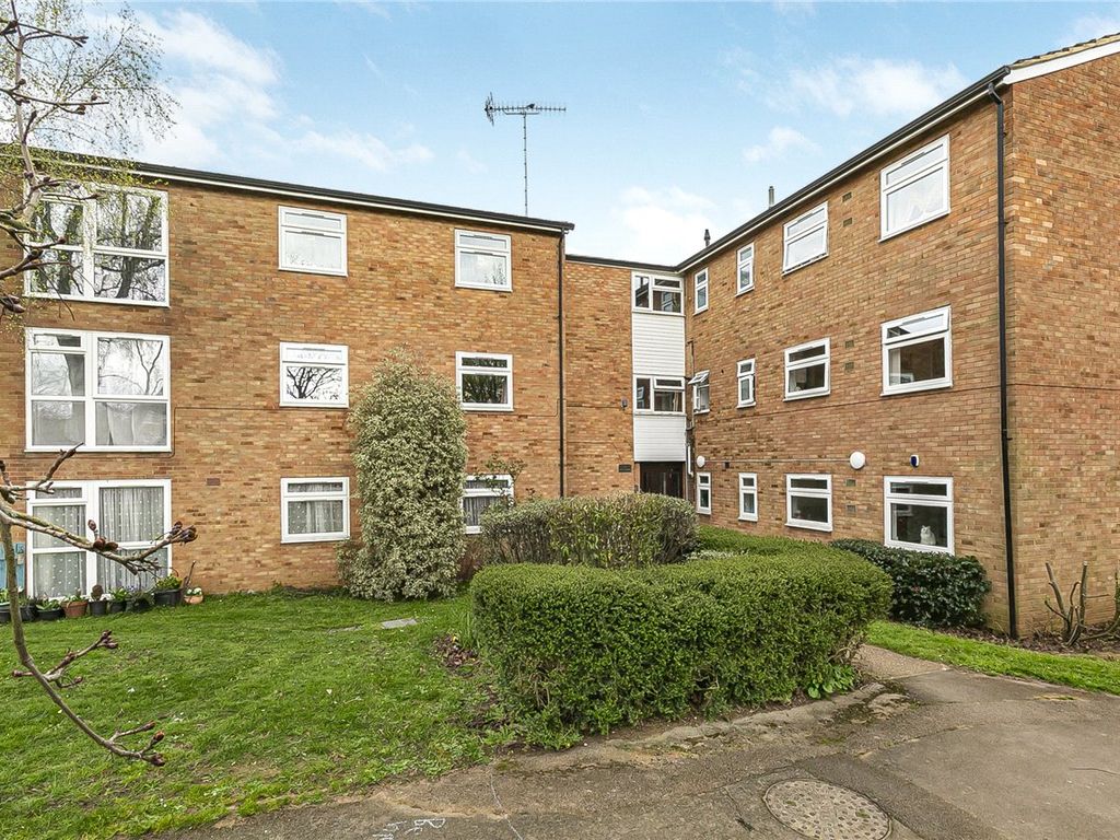 2 bed flat for sale in New Wood, Welwyn Garden City, Hertfordshire AL7
