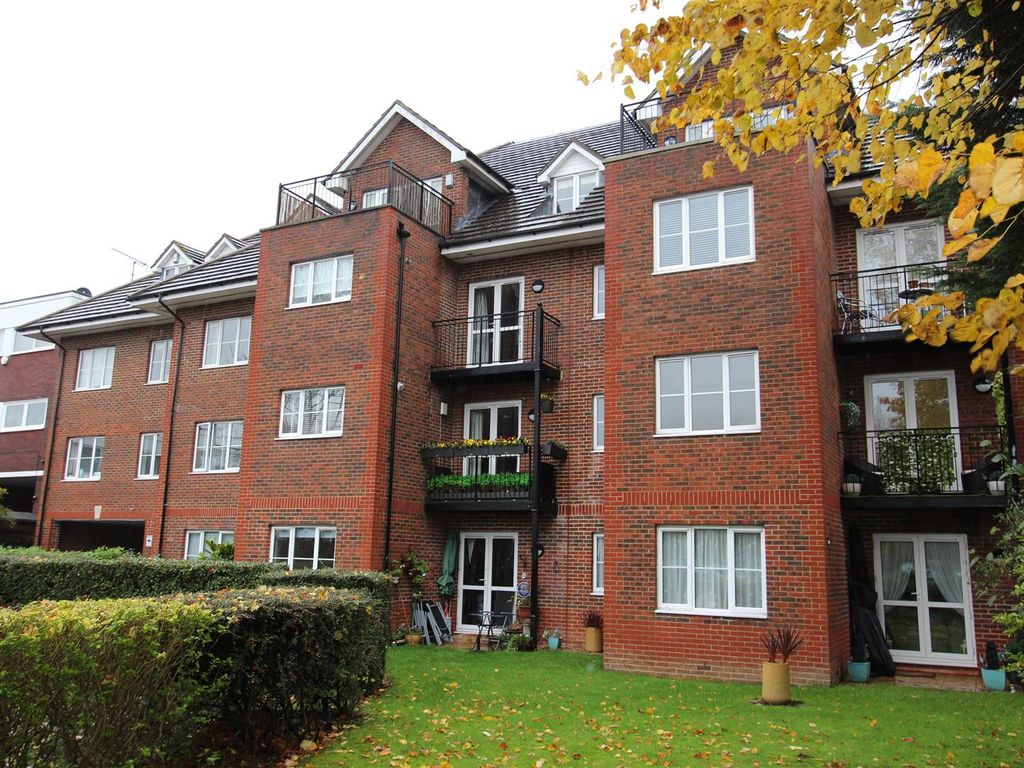 2 bed flat for sale in Walsingham House, Forest View, North Chingford