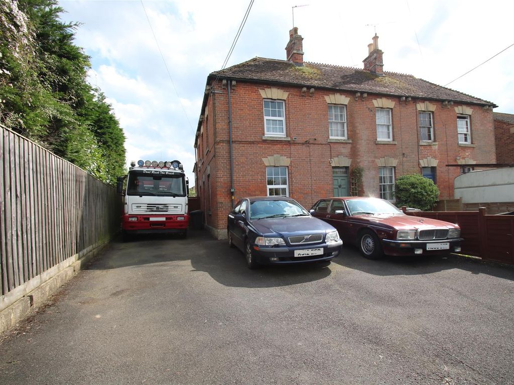 4 bed end terrace house for sale in High Street, Dilton Marsh, Westbury