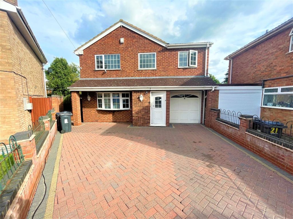 5 bed detached house for sale in Norris Drive, Birmingham B33, £369,950