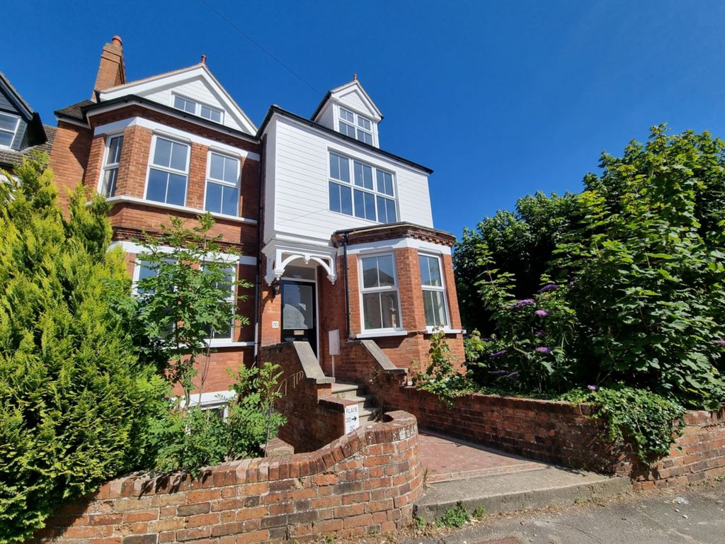 2 bed flat to rent in Wiltie Gardens, Folkestone CT19 Zoopla