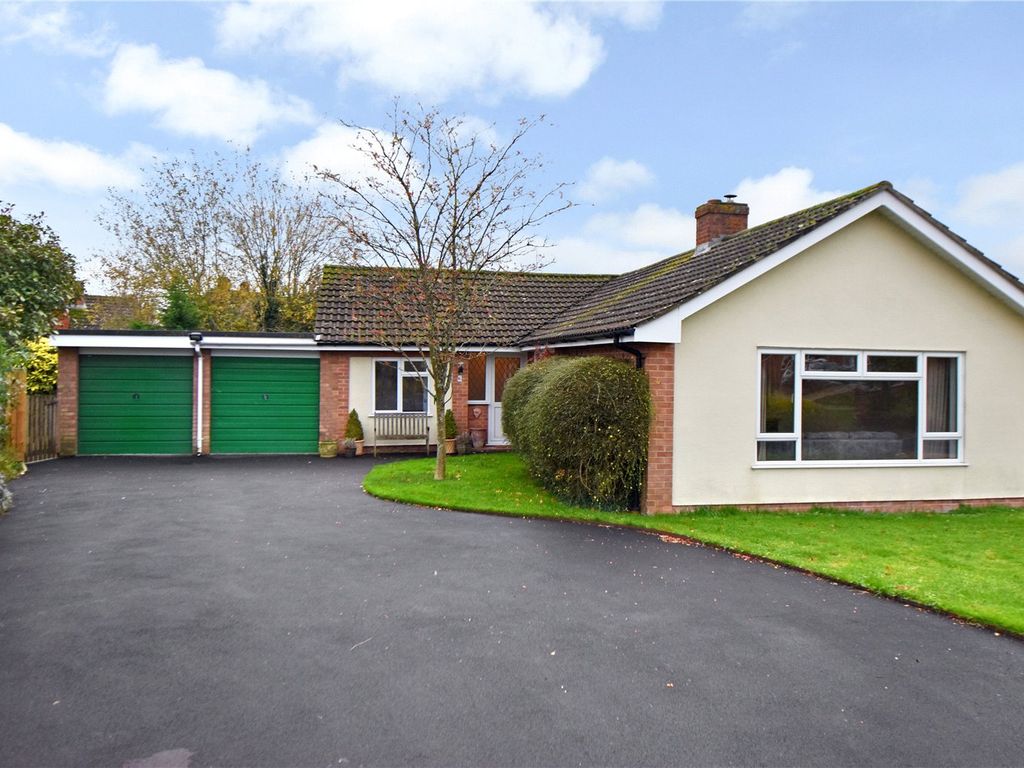 3 bed detached bungalow for sale in Astley Close, Pewsey, Wiltshire SN9