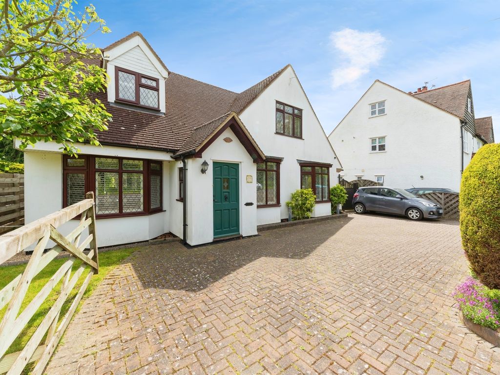 3 bed detached house for sale in Icknield Way, Letchworth Garden City