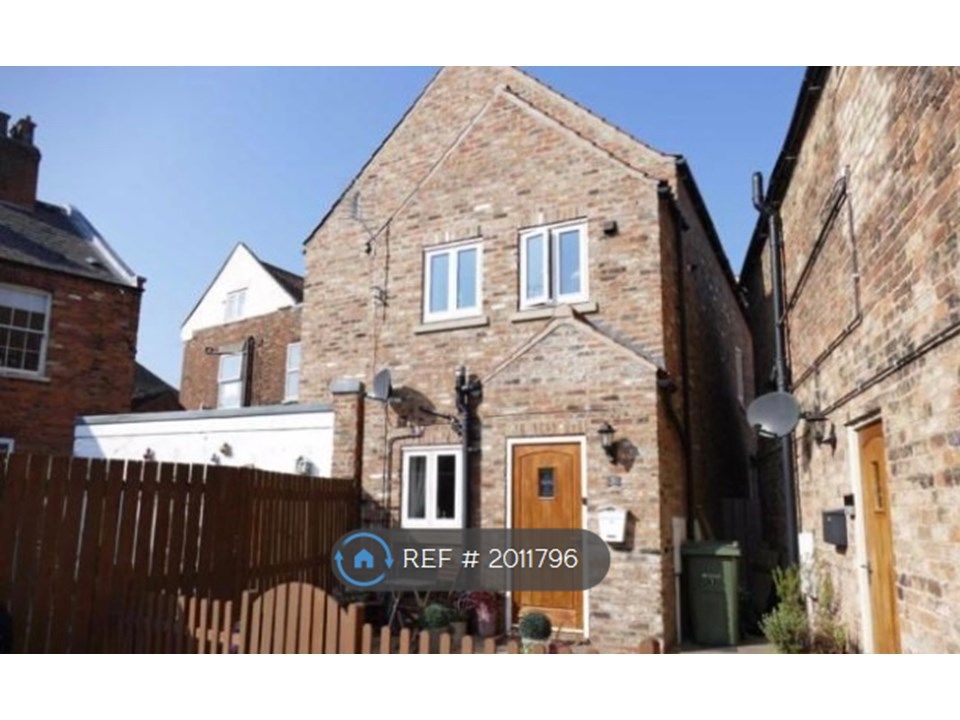 2 bed semidetached house to rent in Londesborough Mews, Market