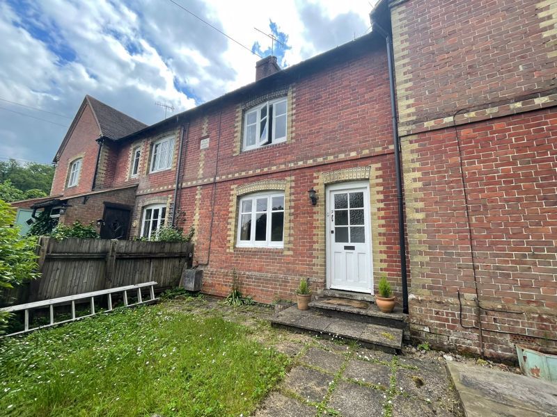 2 bed semidetached house to rent in Petworth Road, Chiddingfold