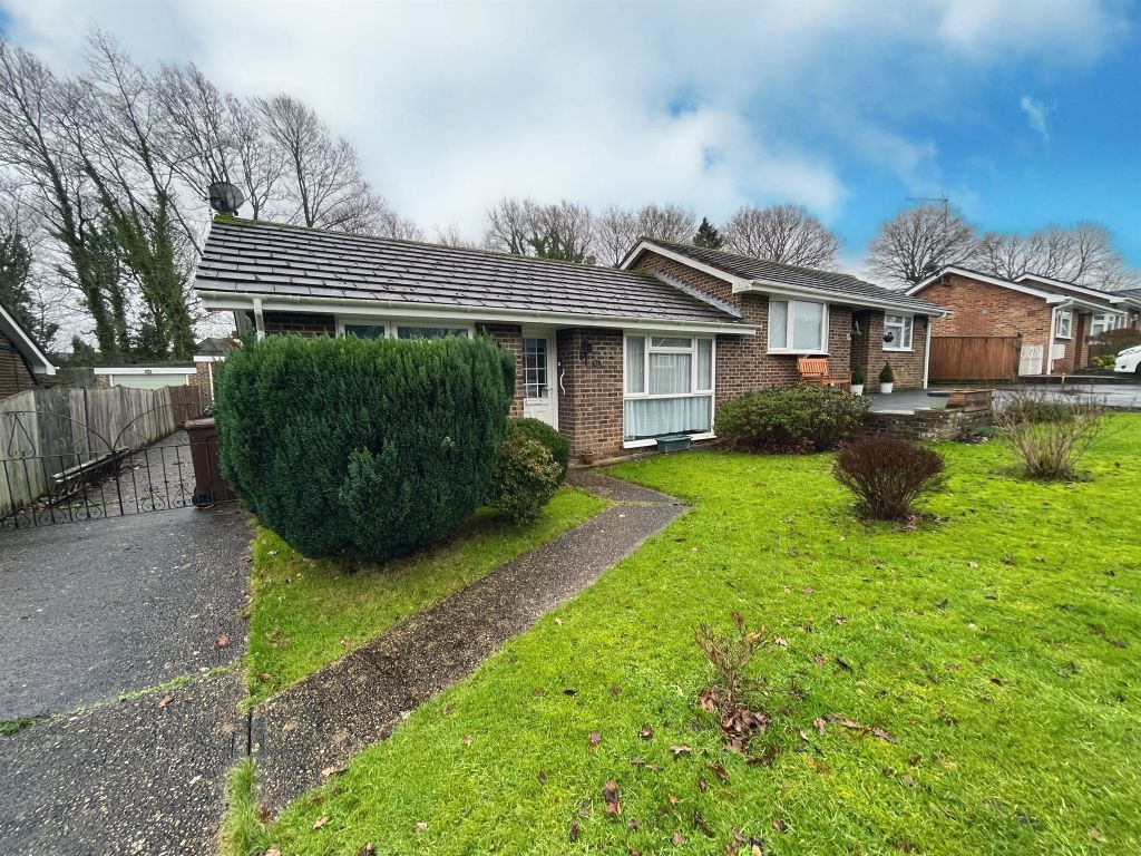 2 bed semidetached bungalow for sale in Norman Close, Battle TN33 Zoopla