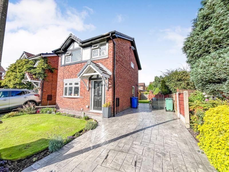 3 bed detached house for sale in Woodhill Fold, Bury BL8, £290,000 Zoopla