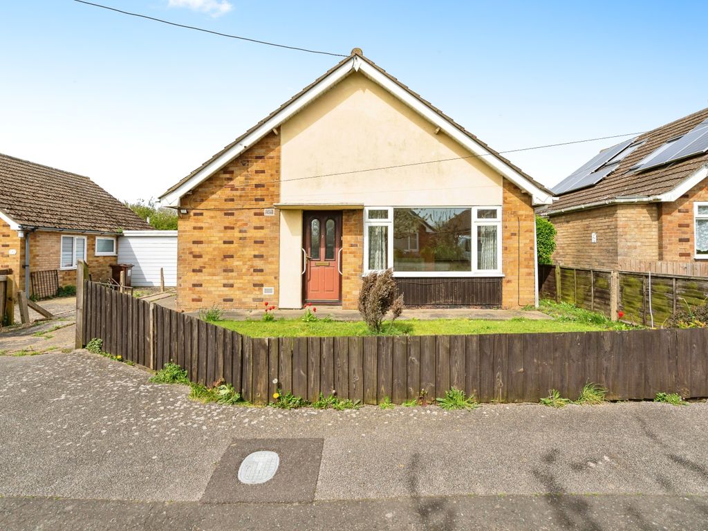 2 bed bungalow for sale in Broadwood Close, Trimingham, Norwich