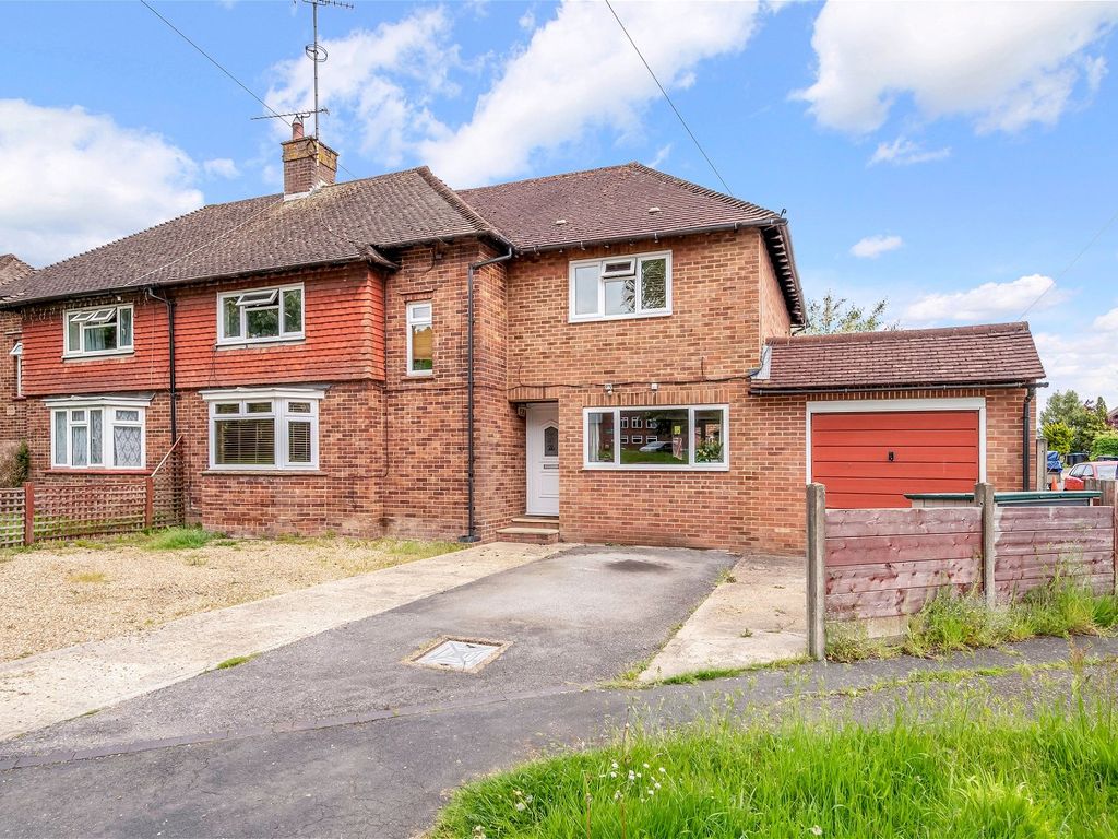 4 bed semidetached house for sale in Bakers Mead, Godstone RH9 Zoopla