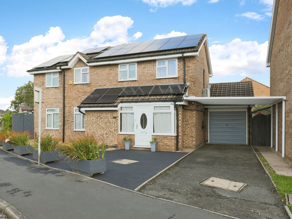 5 bed detached house for sale in Falkland Road, Evesham WR11, £465,000