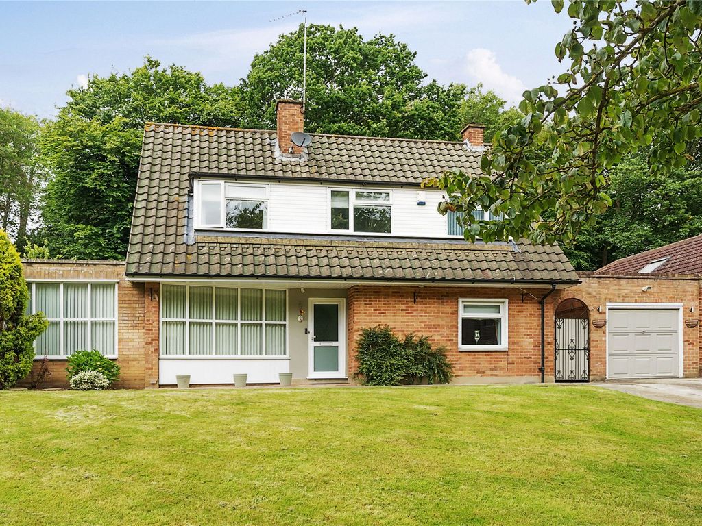 3 bed detached house for sale in Sylvester Avenue, Chislehurst BR7, £
