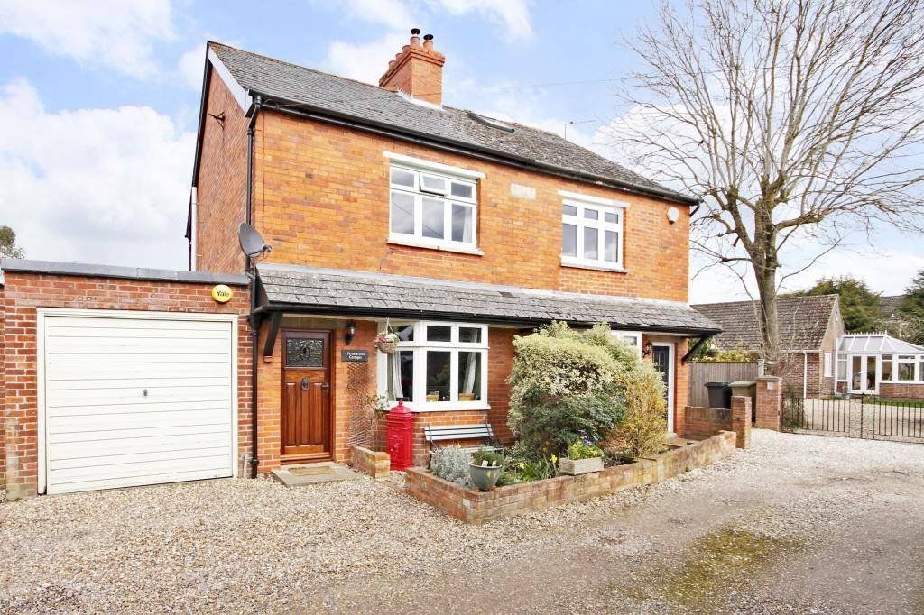 2 bed semidetached house to rent in Wheatsheaf Lane, Newbury RG14, £