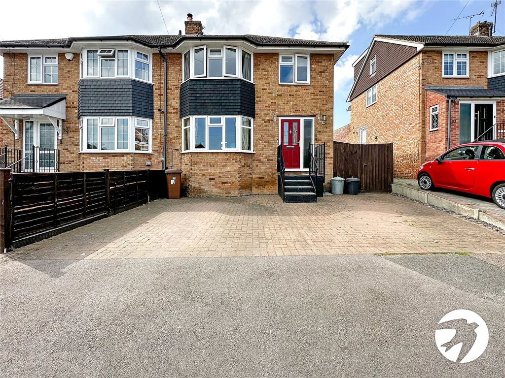 3 bed semidetached house for sale in Ashenden Close, Wainscott