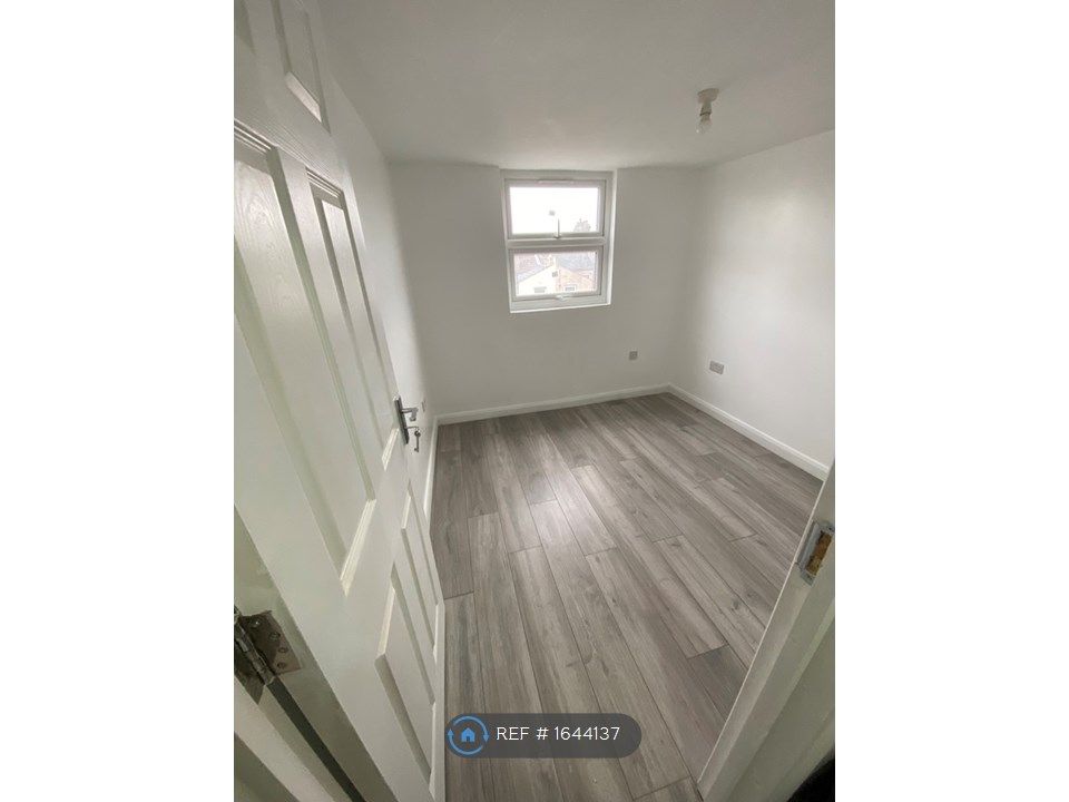 Studio to rent in Clacton Road, Walthamstow E17 Zoopla