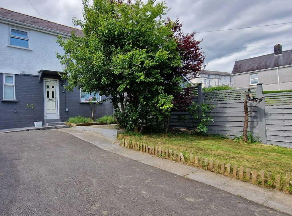 5 bed semidetached house for sale in Pentrefelin Street, Carmarthen