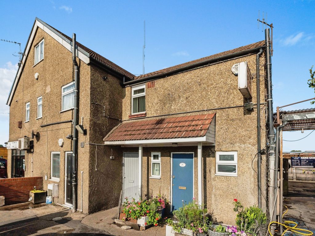 2 bed for sale in Woodland Avenue, Luton, Bedfordshire LU3, £160,000 Zoopla