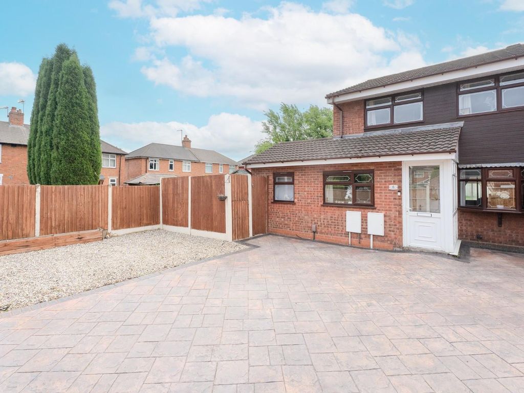 3 bed semidetached house for sale in Waring Close, Tipton DY4, £