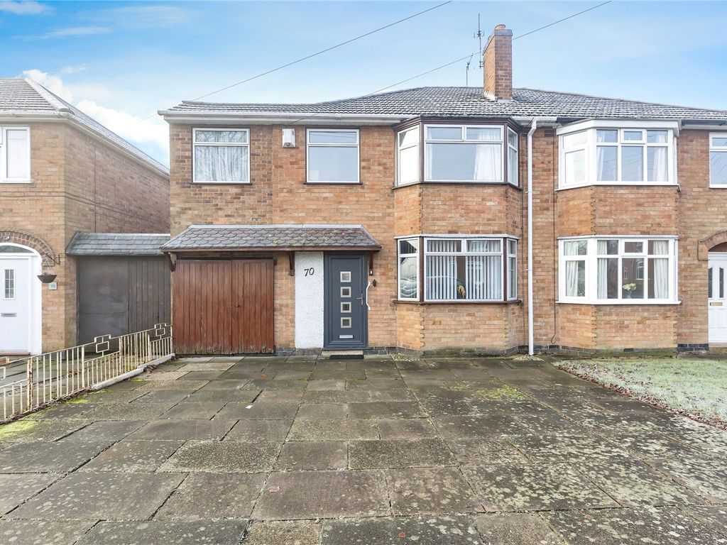4 bed semidetached house for sale in Barkby Road, Syston, Leicester