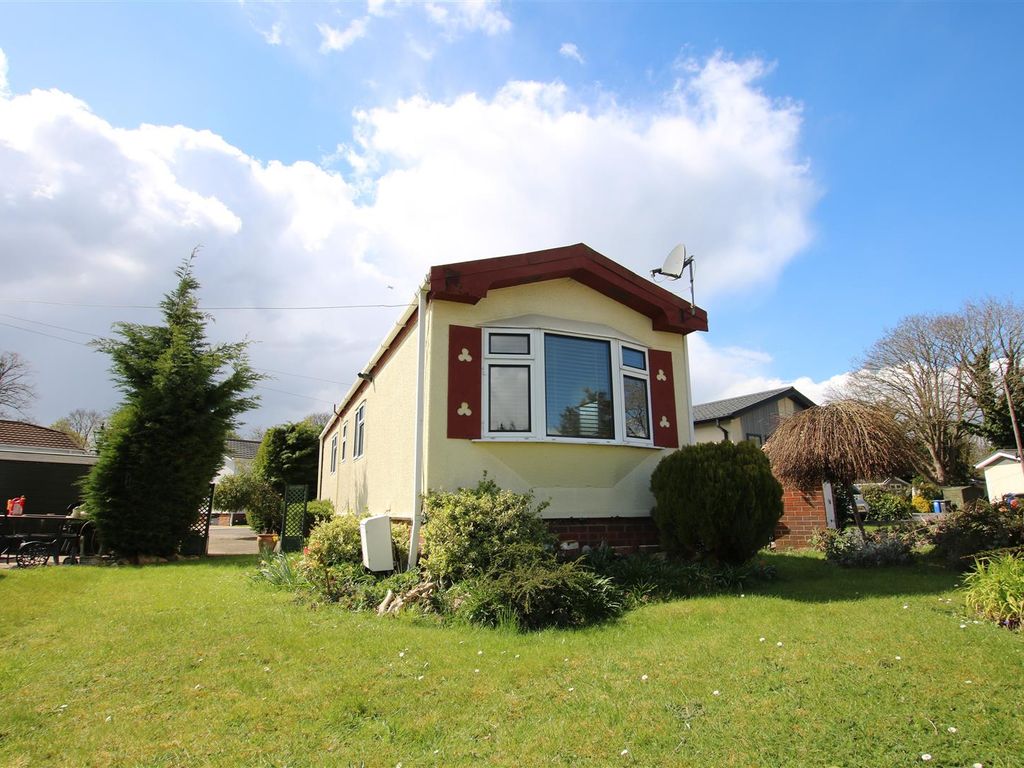 2 bed mobile/park home for sale in Centre Road, Willows Riverside Park