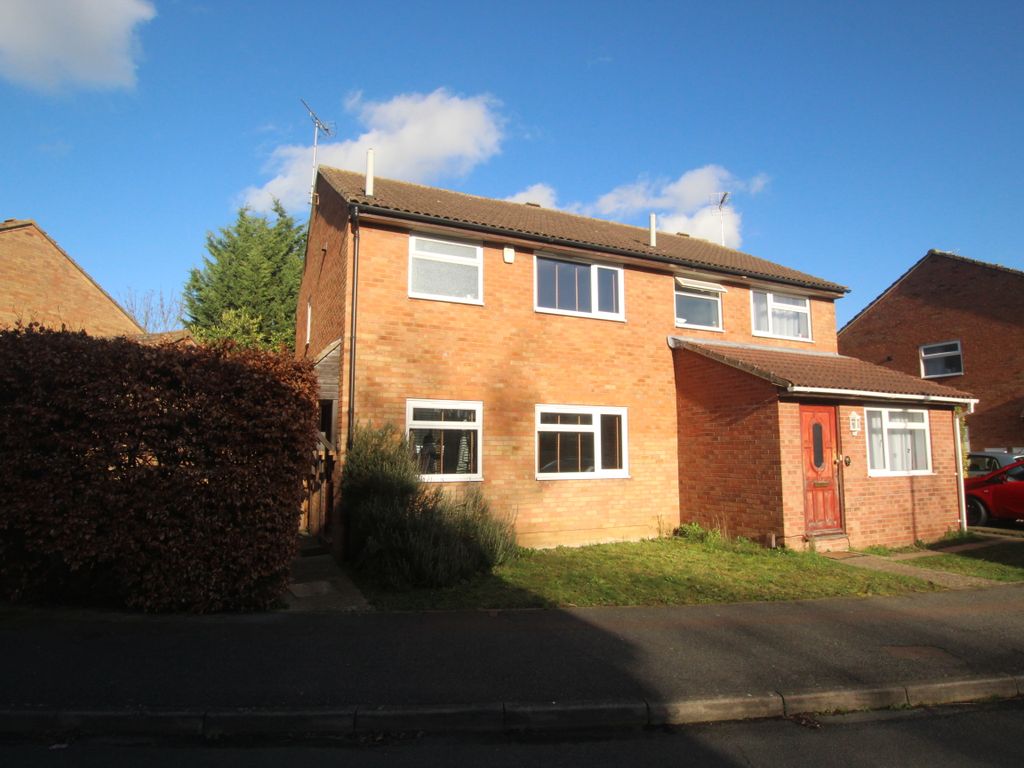 3 bed semidetached house for sale in Arden Road, Cambridge CB4, £