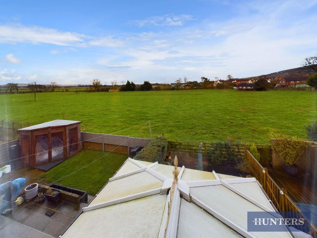 4 bed semidetached house for sale in Meadow Court, Staxton