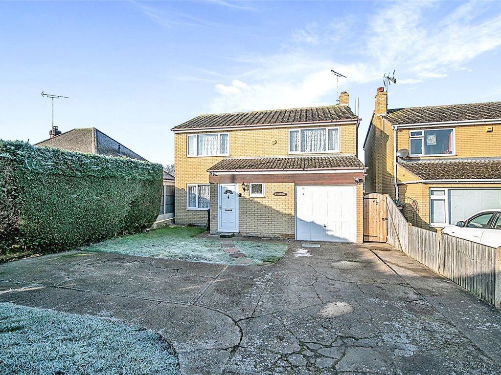4 bed detached house for sale in London Road, Little Clacton, Clacton