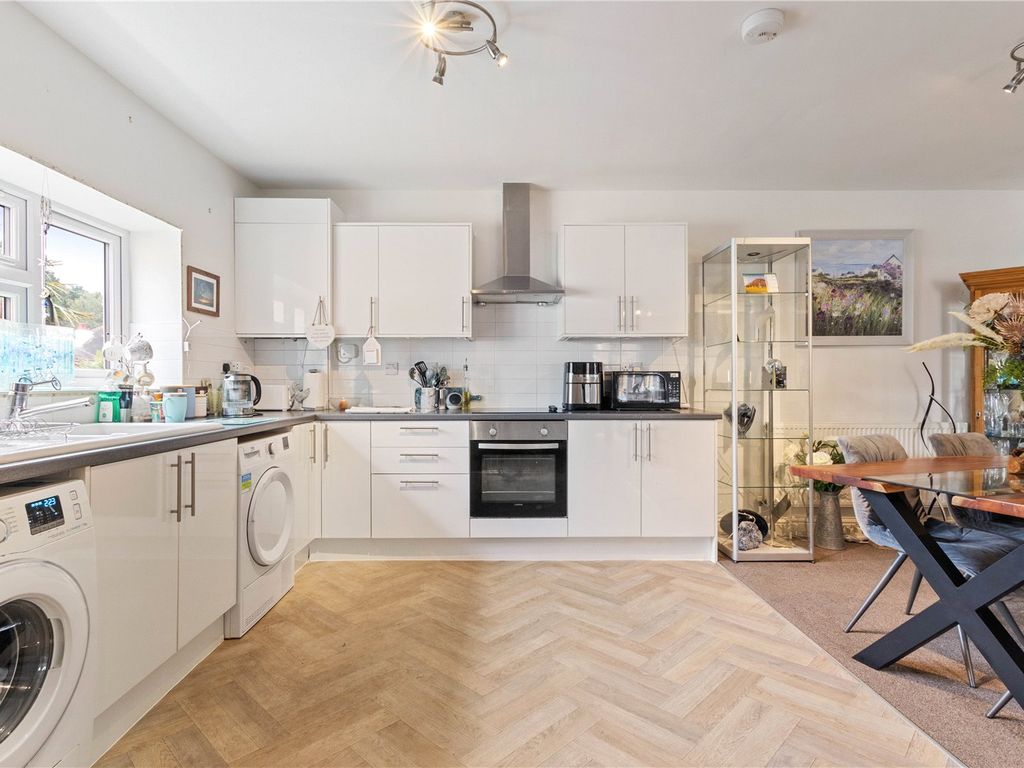 2 bed flat for sale in Selsey Avenue, Aldwick, West Sussex PO21, £