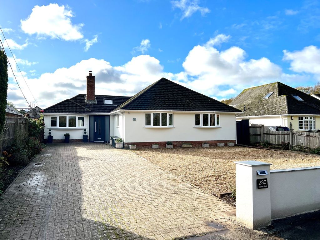 4 bed detached bungalow for sale in Everton Road, Hordle, Lymington