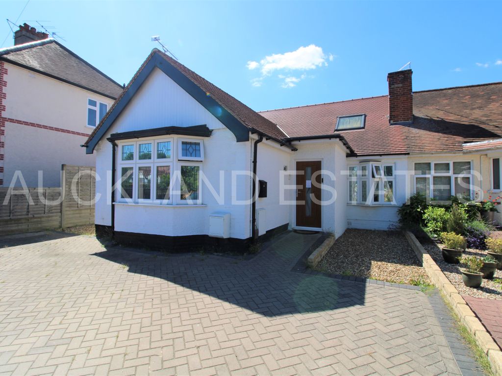4 bed semidetached house for sale in Byng Drive, Potters Bar EN6 Zoopla