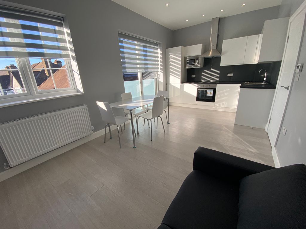 2 bed flat to rent in Gibbons Mews, London NW11, £1,750 pcm Zoopla