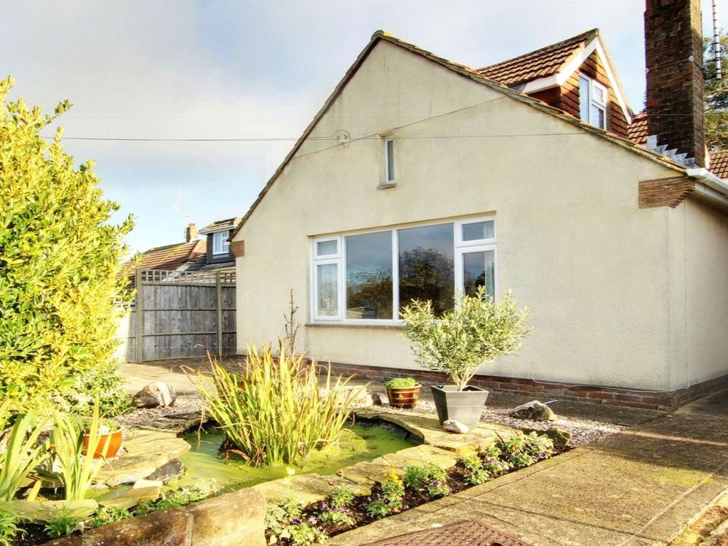 3 bed bungalow for sale in Cissbury Road, Ferring, Worthing BN12 Zoopla