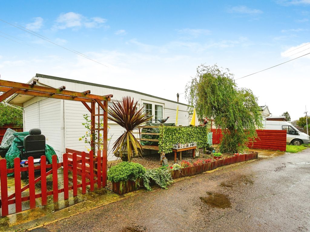 2 bed mobile/park home for sale in Beaumont Park, Mill Lane, Bradwell