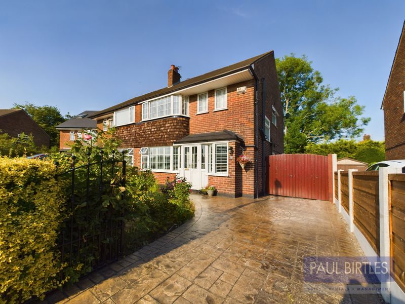3 bed semidetached house for sale in Daresbury Avenue, Flixton