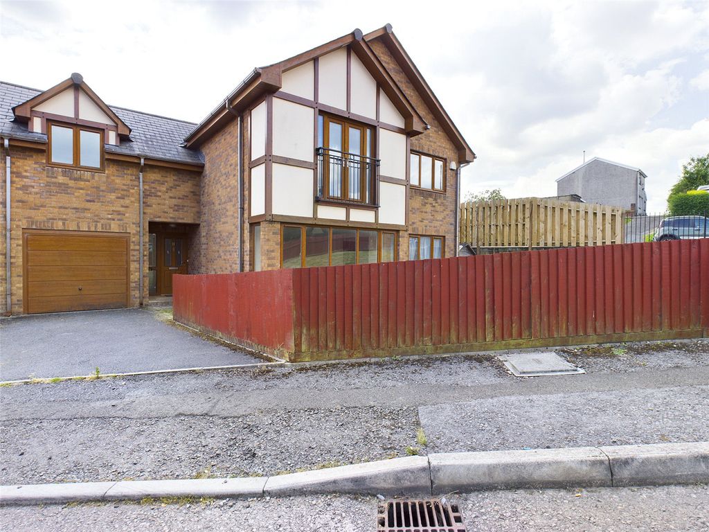 5 bed detached house to rent in Valley View, Brynmawr, Ebbw Vale, Blaenau Gwent NP23 Zoopla