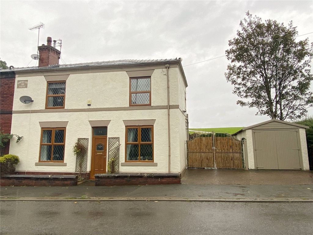 3 bed end terrace house for sale in Bury & Rochdale Old Road, Bury