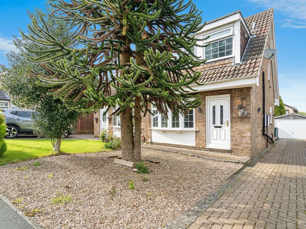 3 bed semidetached house for sale in Crescent Walk, Clayton, Bradford