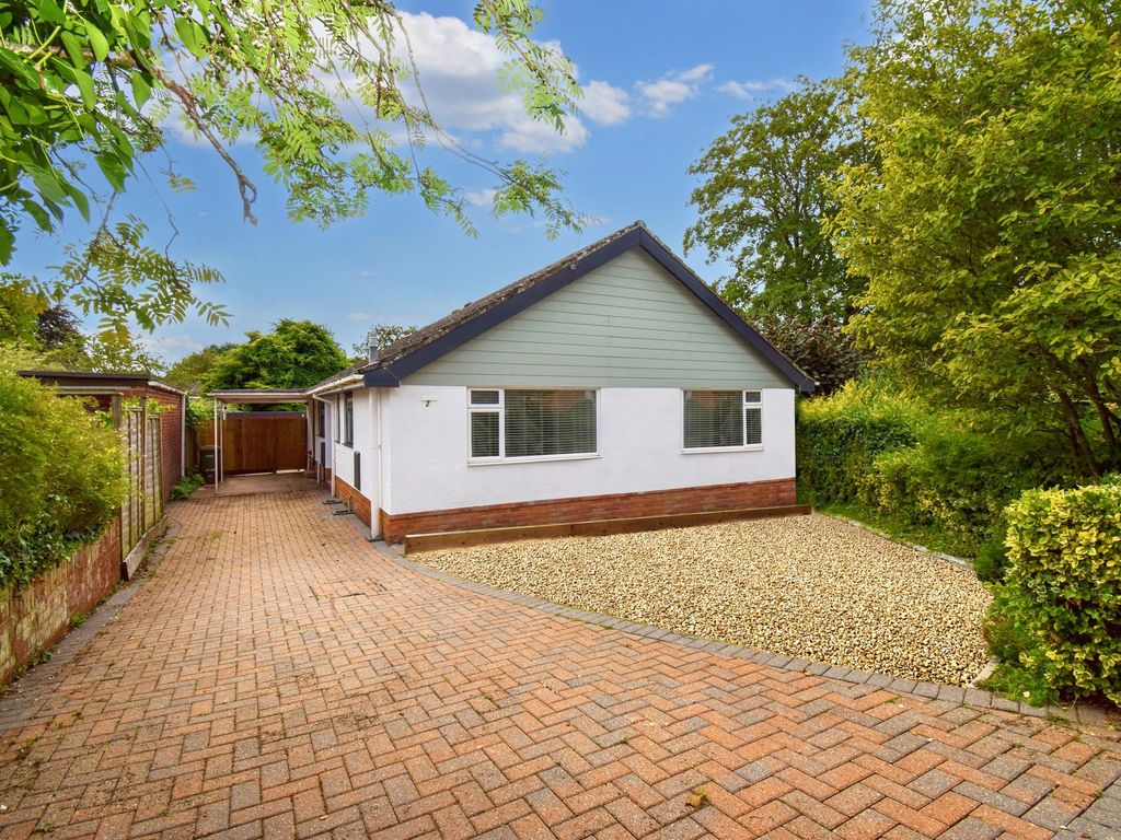 3 bed detached bungalow for sale in Church Close, SO50 Zoopla