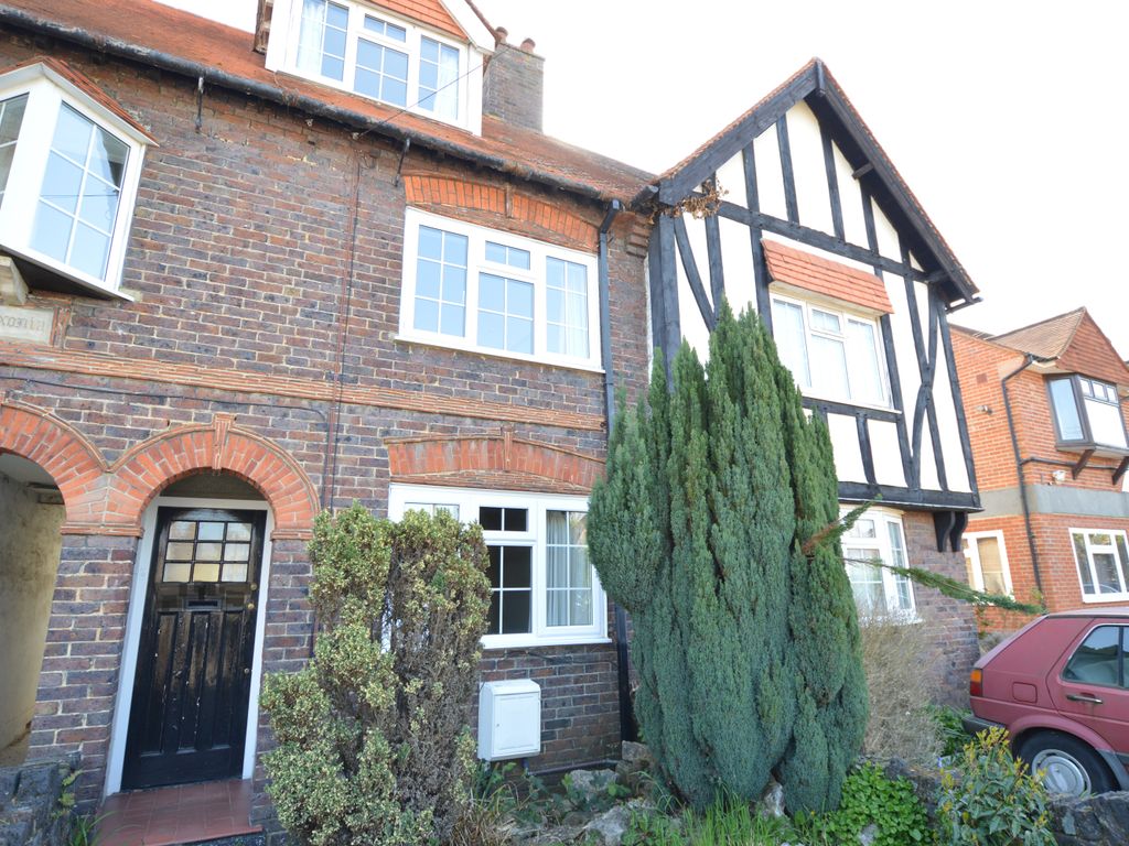 3 bed terraced house to rent in Loop Road, Woking GU22 Zoopla