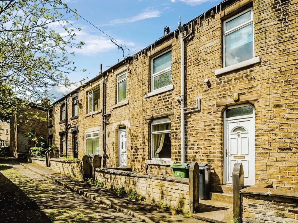 2 bed terraced house to rent in Quaker Lane, Huddersfield, West