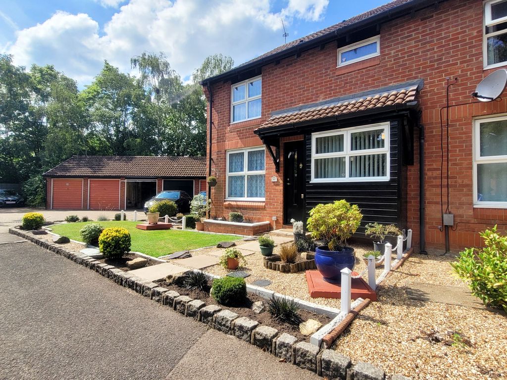 1 bed end terrace house for sale in Hedgerley Court, Woking, Surrey