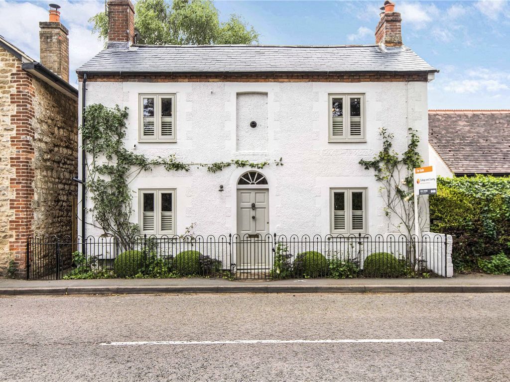 3 bed detached house for sale in Chearsley Road, Long Crendon